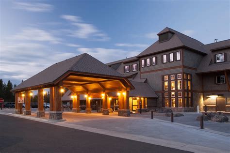 cheap hotel yellowstone national park.